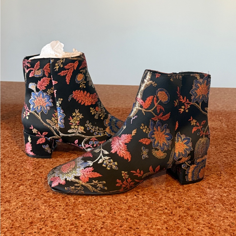 Urban Outfitters Floral Jacquard Block Heel Ankle Bootie Never Worn Size 8